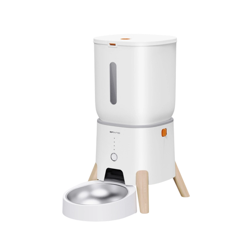 Zdalnie sterowany automatyczny karmnik dla zwierząt